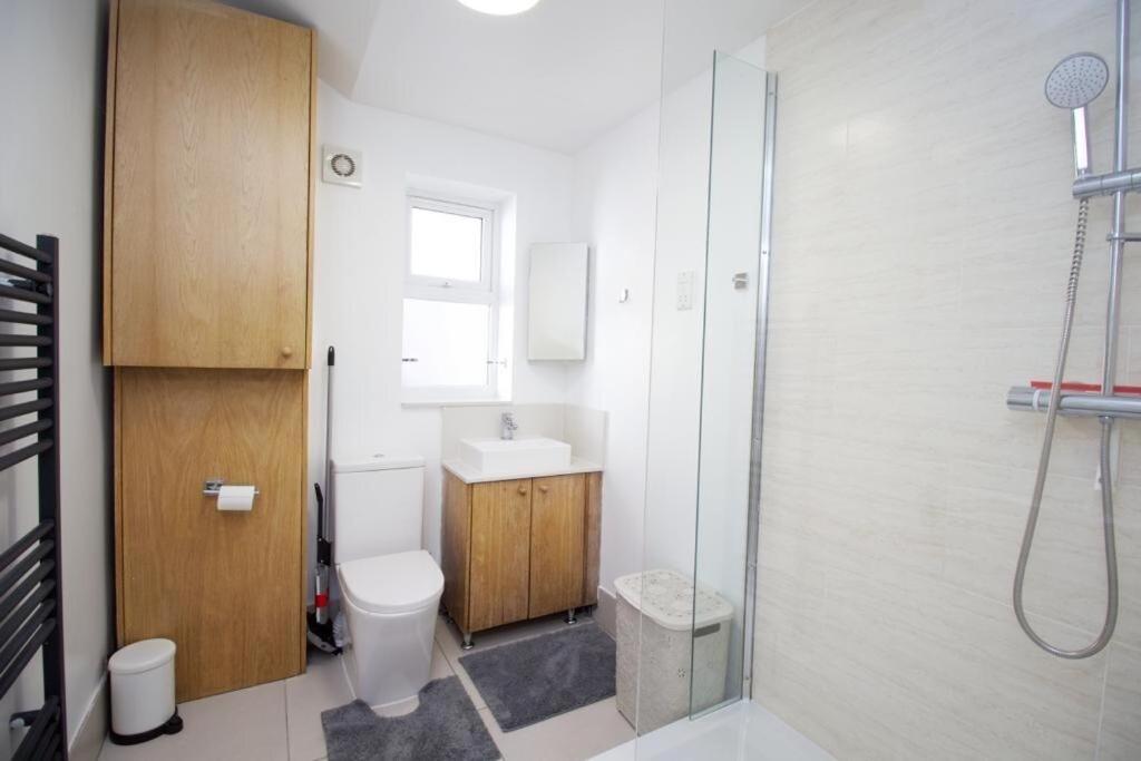 Lovely 1-bedroom Flat In Near Blackhorse Rd *